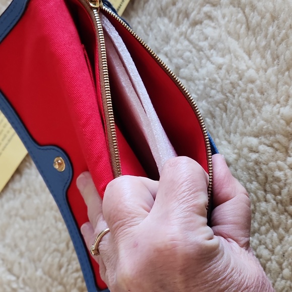 Gorgeous NWT Dooney & Bourke Blue Pebbled Leather Flap Over Wristlet 💙 - Picture 10 of 15